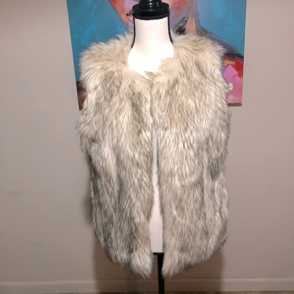 TOPSHOP Cream Fur Vest